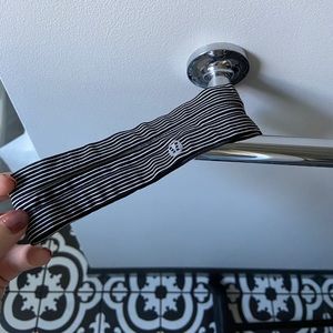 Striped black & white lulu lemon head band